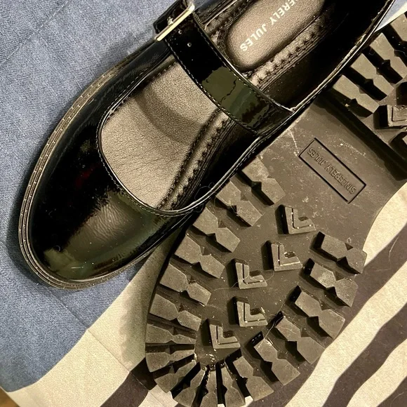 Mary Jane’s - Picture 3 of 3